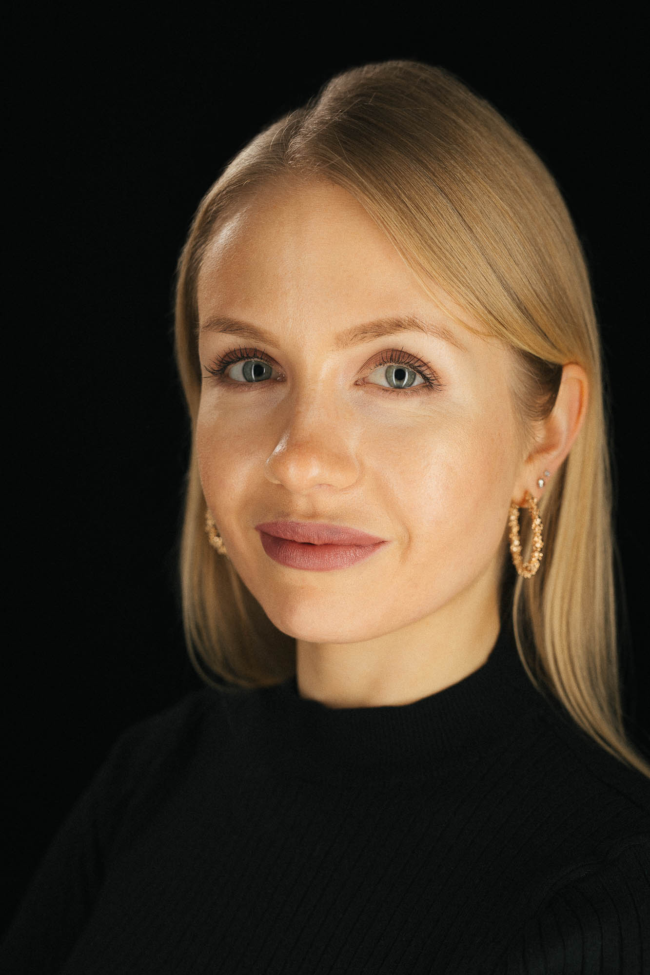 Export x3 Headshot  06636 Dez 01 2019 Bearbeitet 2 Headshots 2019  Miro Nicole Nadine